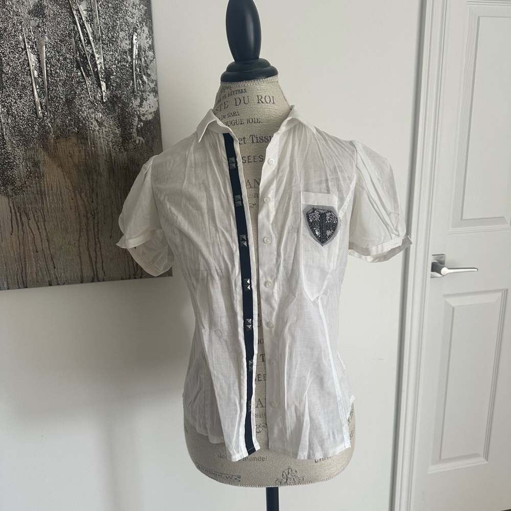 Bebe White Short Sleeve Shirt with Crest